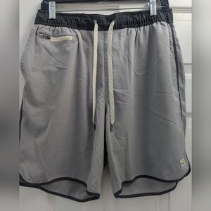 Vuori Banks Shorts Mens L